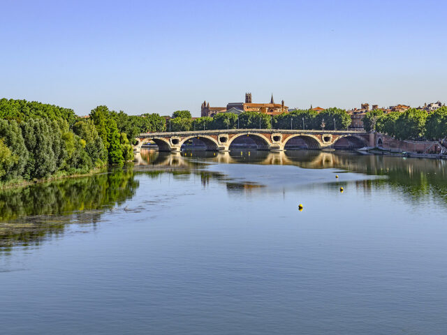 Die Garonne mit dem Pont Neuf von Toulouse. Foto: Hilke Maunder